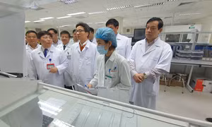 Sức khoẻ 2 bệnh nhân mắc vi rút nCoV tại Việt Nam đã ổn định