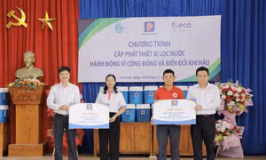 Petrolimex trao tặng bình lọc nước cho người dân huyện Bắc Hà và Bảo Yên tỉnh Lào Cai