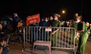 Người dân Hạ Lôi vui mừng khi được gỡ bỏ lệnh phong toả