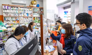 Tiếp tục 'siết' việc mua bán thuốc điều trị COVID-19