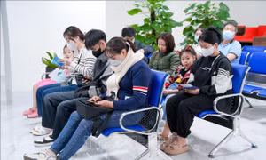 Bộ Y tế khuyến cáo người dân đeo khẩu trang nơi công cộng để phòng COVID-19