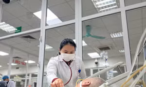 Nhiều người già, trẻ nhỏ nhập viện vì viêm phổi, diễn biến nặng