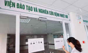  Bệnh viện Bệnh nhiệt đới Trung ương: Mang hòm phiếu đến từng khoa, đảm bảo quyền bầu cử cho bệnh nhân, cán bộ y tế