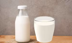 Trẻ 32 tháng tuổi phải nhập viện điều trị do uống quá nhiều sữa tươi