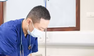 Bé 6 tuổi mắc cúm A với hàng loạt biến chứng nặng hiếm gặp