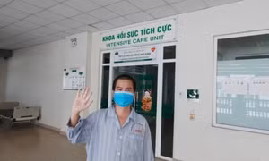 Bệnh nhân COVID-19 từng tổn thương gần như hoàn toàn 2 bên phổi đã hồi phục, ra viện