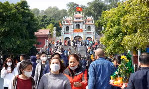 Đền Bà Chúa Kho thu hút khách du xuân đầu năm 