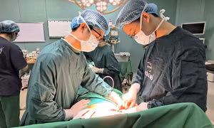 Làm đẹp 'vòng 1', người phụ nữ bị biến chứng, hoại tử nặng nề