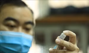 Những ai cần tiêm nhắc lại vaccine phòng COVID-19 trong đợt này?