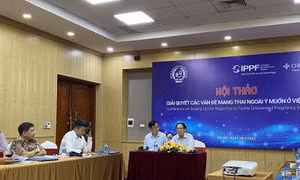 Nhiều người ở lứa tuổi vị thành niên vẫn còn ngại ngùng, xấu hổ khi mua bao cao su