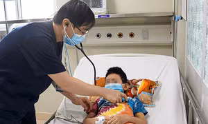 Đâu là các dấu hiệu để nhận biết trẻ bị sốt xuất huyết?