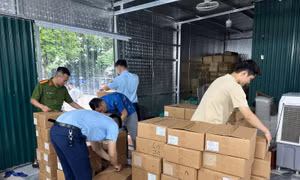 Phát hiện hơn 5.000 lọ mỹ phẩm nhập lậu tại Gia Lâm, Hà Nội