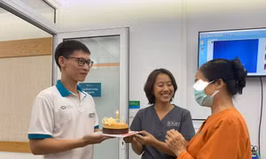 Người phụ nữ mù lòa 10 năm tìm lại ánh sáng nhờ được ghép giác mạc 