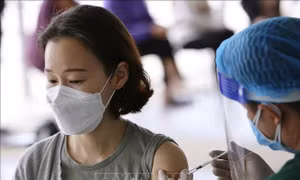 Số mắc COVID-19 giảm nhẹ trong ngày 9/2