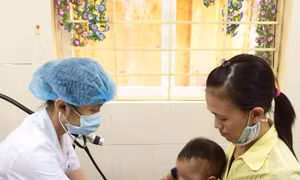 Trẻ dễ bị tiêu chảy cấp do Rotavirus khi thời tiết lạnh, ẩm
