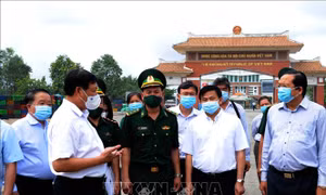 Bộ Y tế kiểm tra công tác phòng, chống dịch COVID-19 tại Long An