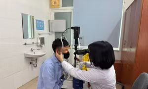 Chủ quan, nhiều người chấn thương mắt biến chứng nặng nề