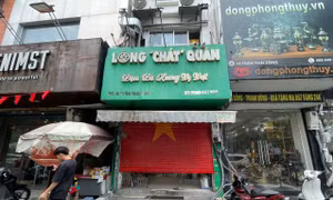 Kiểm tra đột xuất quán 'lòng xe điếu'