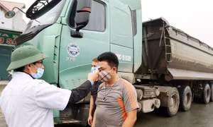 Cách ly toàn xã hội chống dịch COVID-19: 30 chốt ra vào Hà Nội bắt đầu triển khai hoạt động