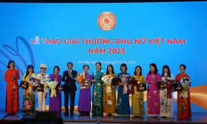 Trao giải thưởng Phụ nữ Việt Nam cho 7 tập thể và 19 cá nhân xuất sắc 