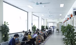 Bệnh viện tăng cường chống nóng cho người bệnh, người nhà