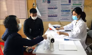 Quy định mới về việc hưởng chính sách BHXH khi bị ốm đau, mắc COVID-19 