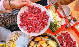 Thường xuyên ăn thịt bò tái, cô gái có con sán dài 6 mét trong người