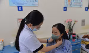 Cô gái trẻ được phát hiện mắc bệnh hiếm gặp trên thế giới do tuyến giáp phình to