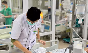 Trời lạnh, nhiều người già viêm phổi phải nhập viện