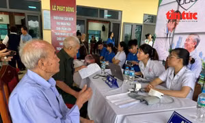 Dân số già nhanh, chuyển tư duy chăm sóc người cao tuổi dựa vào cộng đồng 