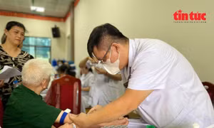 Người dân phấn khởi vì từ nay được khám sức khỏe miễn phí gần nhà