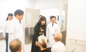 Gần 1.500 người thăm khám tại Bệnh viện Bạch Mai cơ sở Ninh Bình trong ngày khai trương