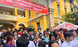 Thí sinh 'nhẹ nhõm' sau buổi thi áp lực