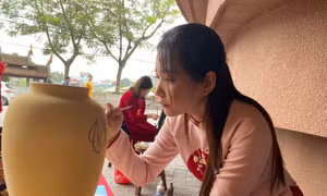 Các nữ nghệ nhân với tâm huyết 'giữ lửa' nghề truyền thống