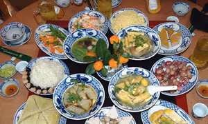 Cách ăn uống để 'giữ dáng' trong ngày Tết