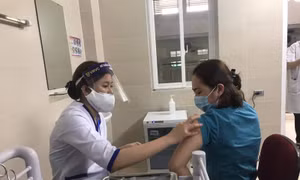 Bộ Y tế yêu cầu các bệnh viện đảm bảo an toàn trong tiêm chủng vaccine COVID-19 