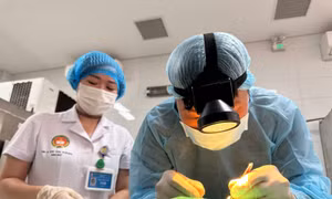 Kỷ niệm lần đầu lấy giác mạc hiến của kỹ thuật viên Ngân hàng Mắt