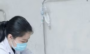 Nhiều người trẻ mắc cúm diễn biến nặng phải nhập viện