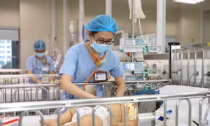 Nhiều trẻ nhiễm khuẩn huyết do tụ cầu vàng nhập viện trong tình trạng bệnh nặng 