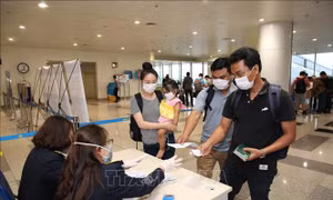 Yêu cầu những người đã nhập cảnh vào Việt Nam trong 14 ngày qua phải tự cách ly, khai báo y tế