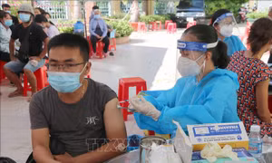 Cả nước có 12 ca mắc mới COVID-19 trong ngày 13/2