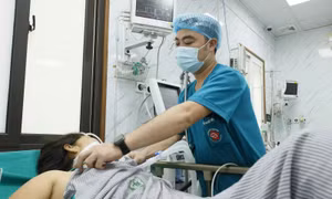 Bác sĩ thông tin về tin đồn 'tăng 1 độ C là tăng thêm 10% nguy cơ đột quỵ' 