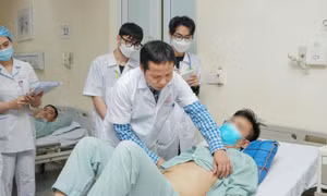 Hi hữu, bố có 4 quả thận, con gái có 3 quả thận trong người