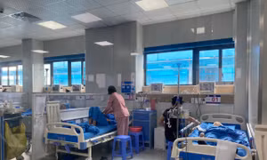 Hà Nội: Bệnh nhân COVID-19 nhập viện tăng lên, nhiều người tái nhiễm