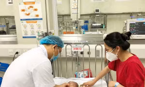 Nắng nóng, trẻ bị tiêu chảy, cha mẹ cần làm gì?