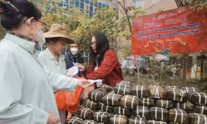Mang Tết ấm đến với bệnh nhân nghèo