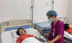 Đi khám vì bụng to bất thường, người phụ nữ được phát hiện khối u tử cung nặng 10kg 