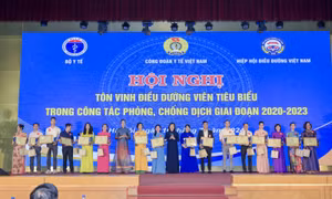 Tôn vinh các điều dưỡng viên tiêu biểu trong phòng chống dịch