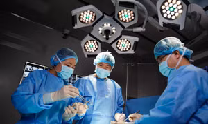 Hợp tác với nước ngoài để nâng cao chất lượng dịch vụ y tế 