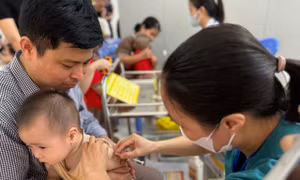 Hà Nội tập trung xử lý các ổ dịch sởi, rà soát tiêm chủng